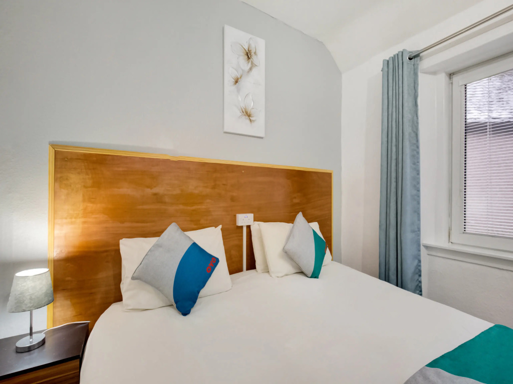 OYO Eastbank Hotel
