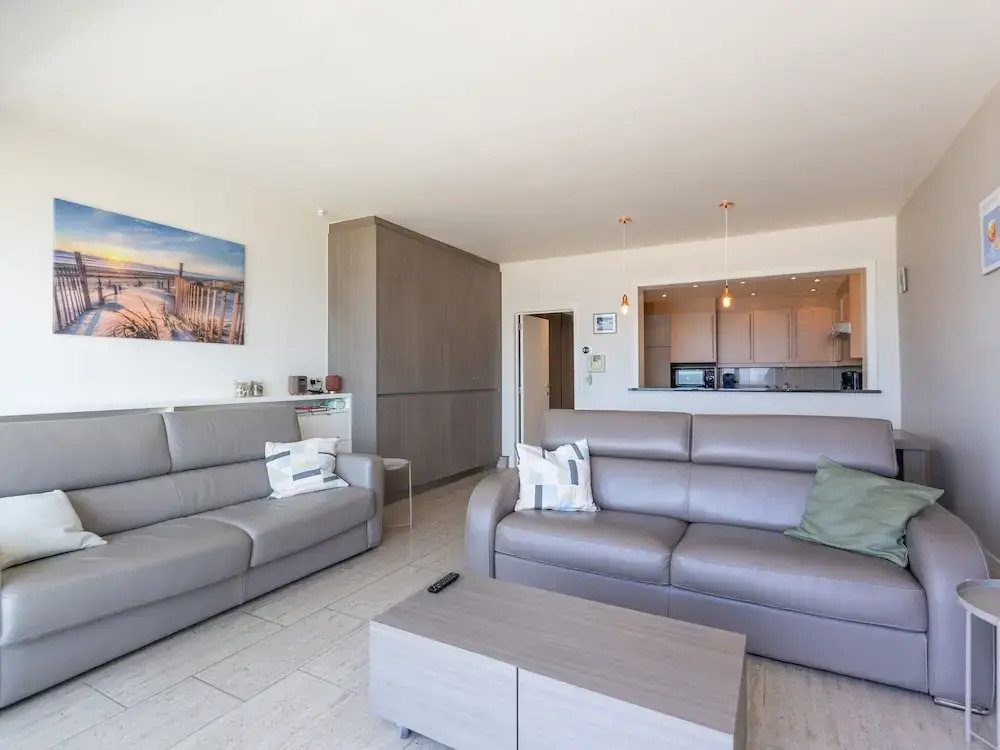 Spacious Apartment on the Seafront