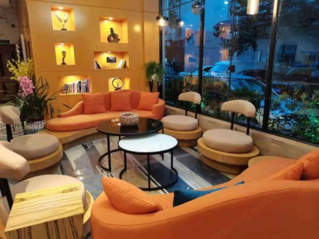 A hotel qujing brahman