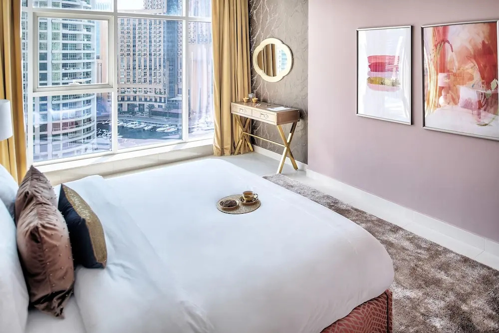 Luxury Staycation - Continental Tower