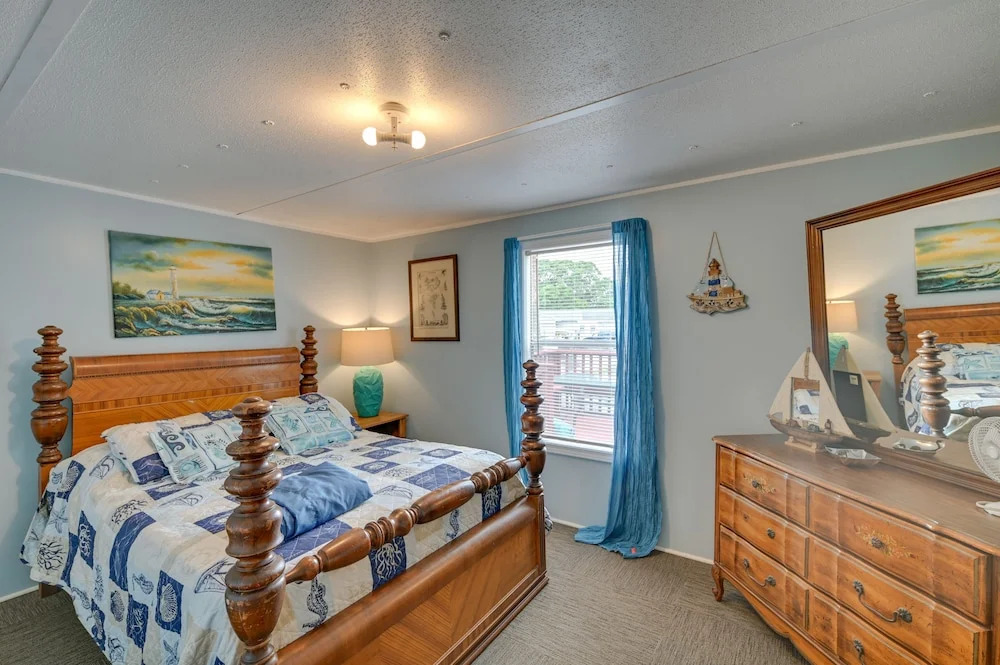 Walk to Shore: Myrtle Beach House w/ Private Deck!