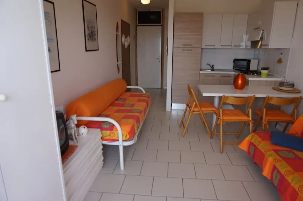 Wonderful Studio With Swimming Pool, Spacious Terrace and sea View by Beahost