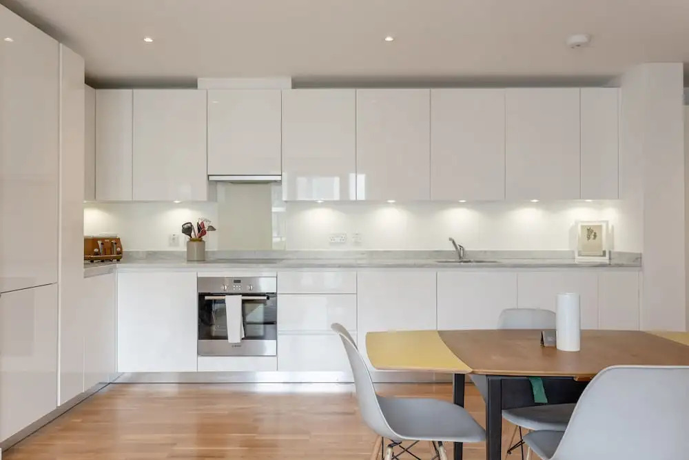 Stylish 2 Bedroom Flat With Balcony