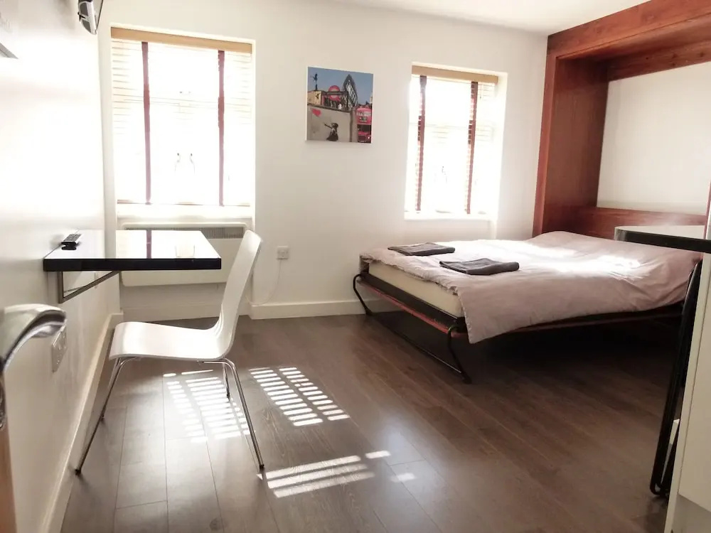 SS Property Hub - City of London Studio Apartment 3