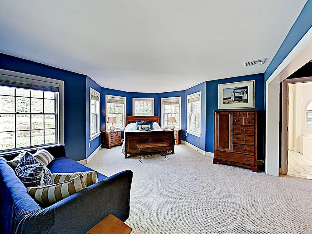 New Listing! Spacious Victorian - Walk To Beach 3 Bedroom Home