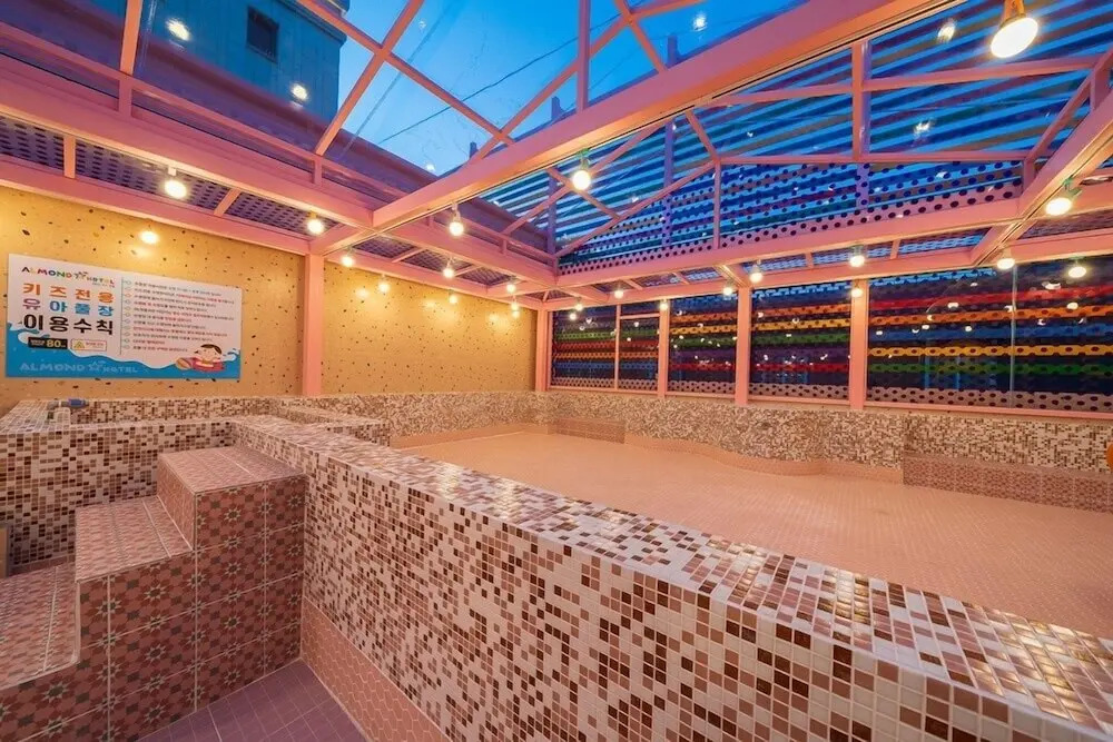 Jangyu Almond Kids Hotel