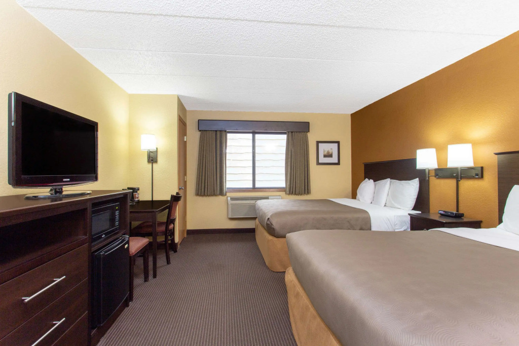 AmericInn by Wyndham West Bend