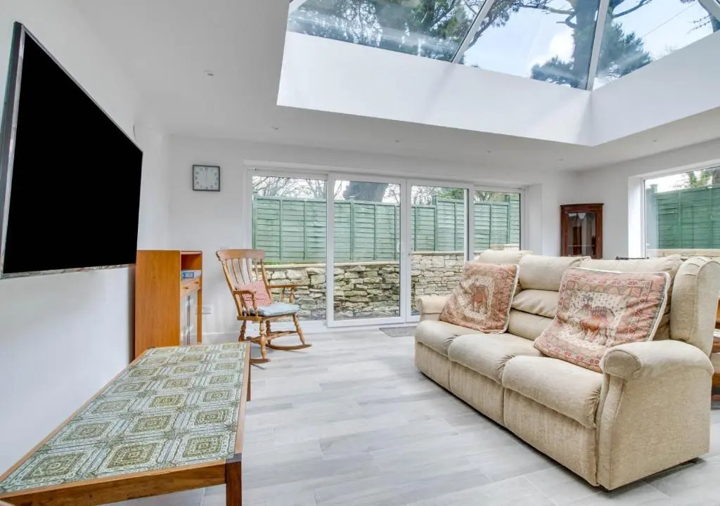 4 Bed in Harmans Cross oc-wy278