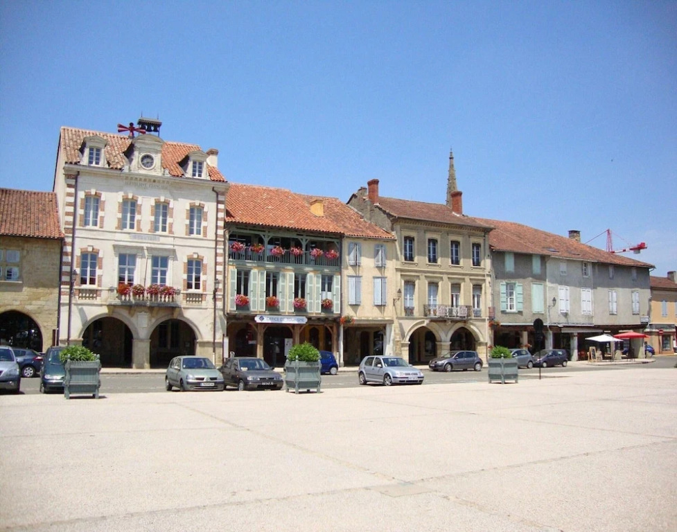 Estate in Pyrenees With Pool and Golf Nearby