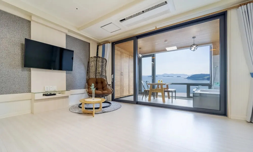 Yeosu Sunset Hostel and Pension