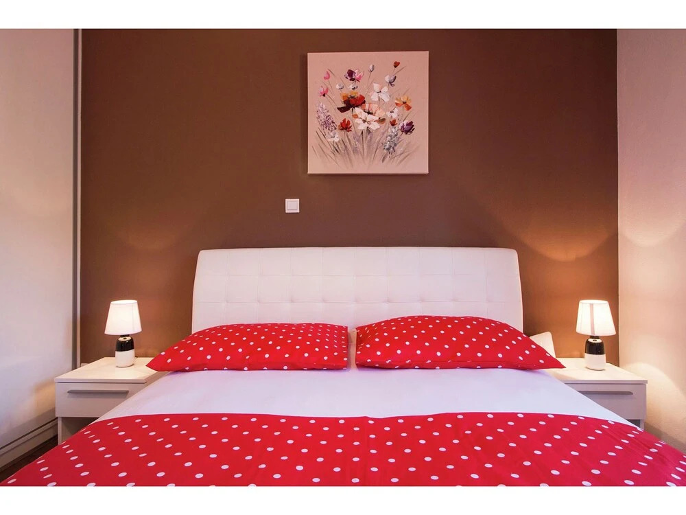 Modern 3 Bedroom Apartment, With 2 Bathrooms, Kitchen, Living Room and Airco