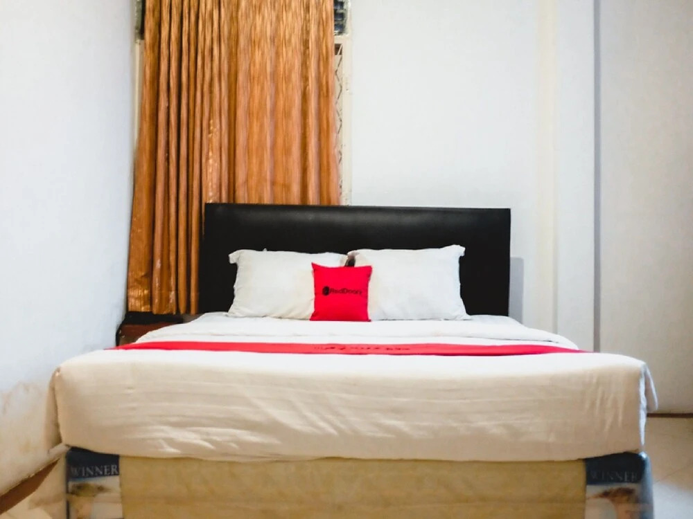 RedDoorz Plus near Palembang Indah Mall