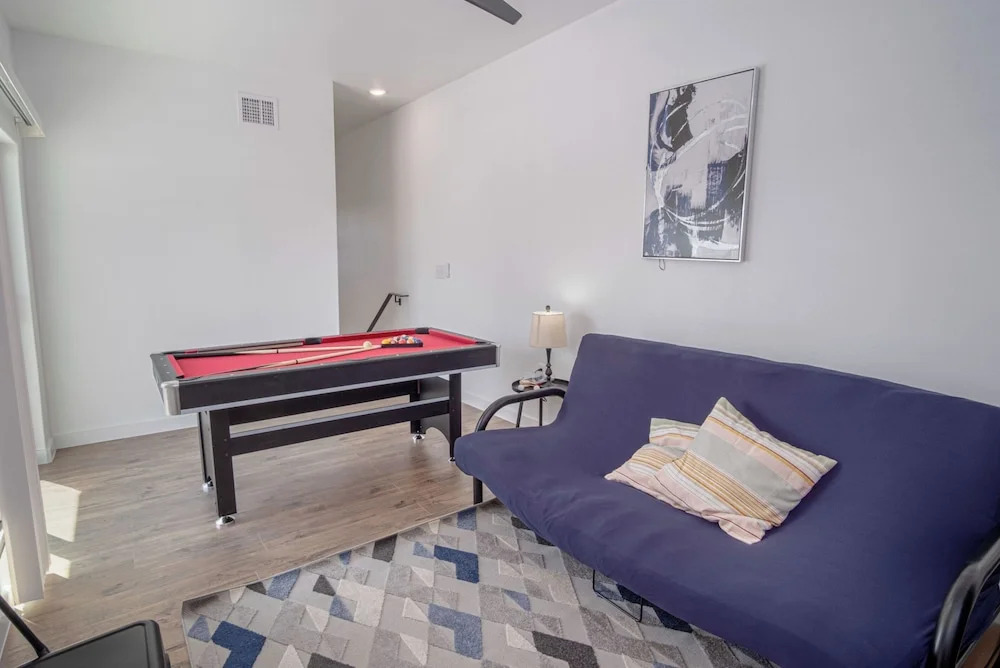 Gorgeous 3 BR 2 BA Near Amazing Downtown