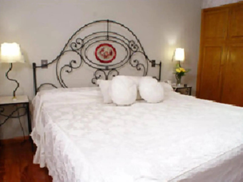 Reina Victoria Suites & Towers