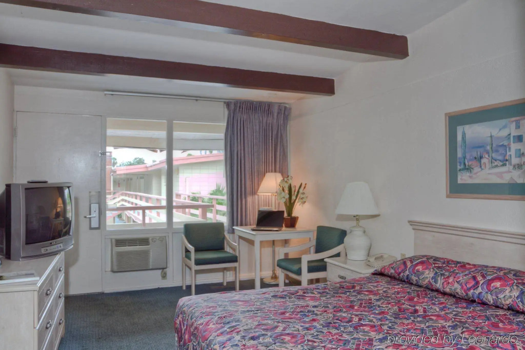 Golden Host Resort - Sarasota