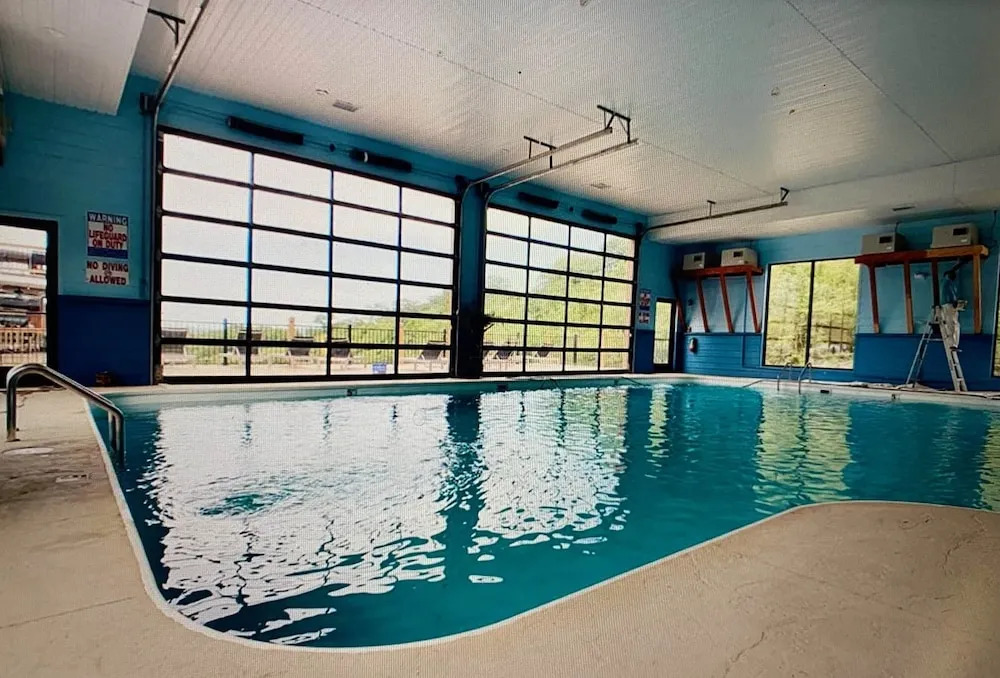 Lakefront Haven - 10 Br Home