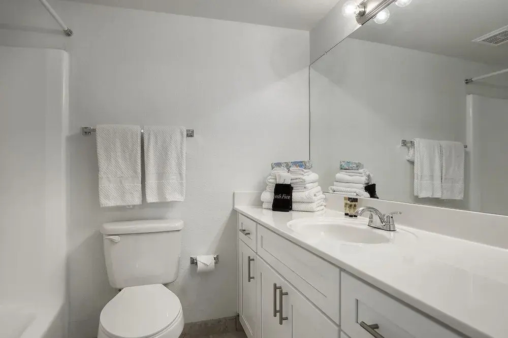 123 Fully Furnished 1BR Suite-Prime Location! by RedAwning