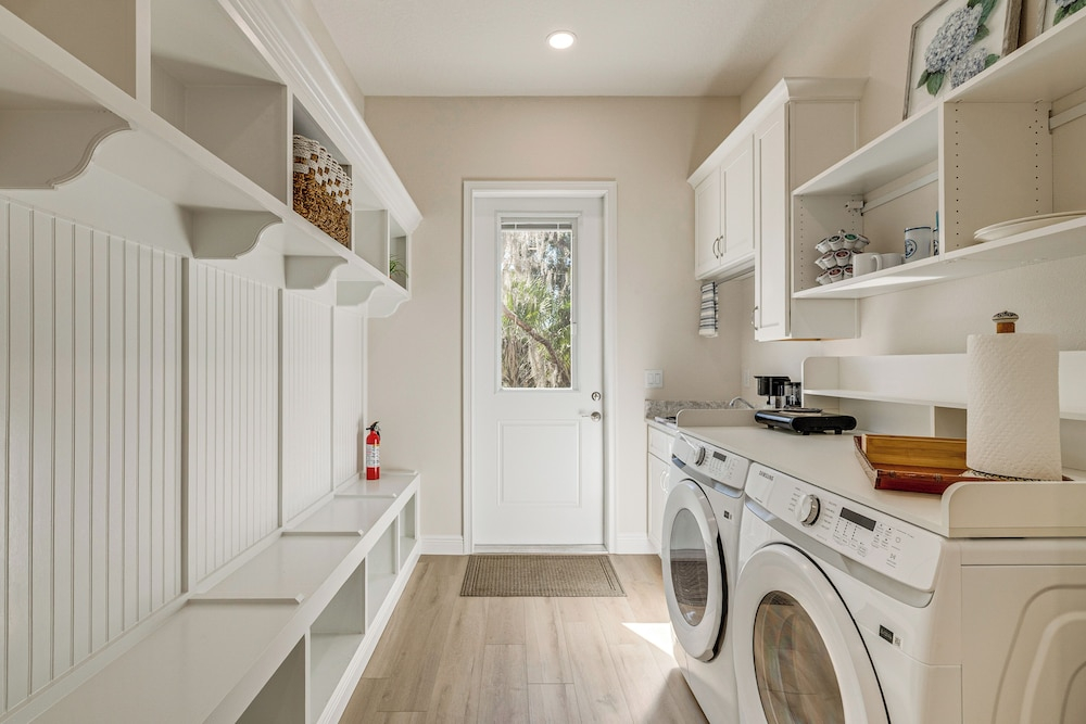 Walk to Springs, 700 Ft to Dtwn! Crystal River Gem