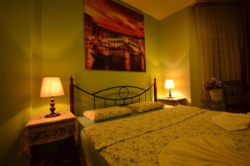Station Hotel 34