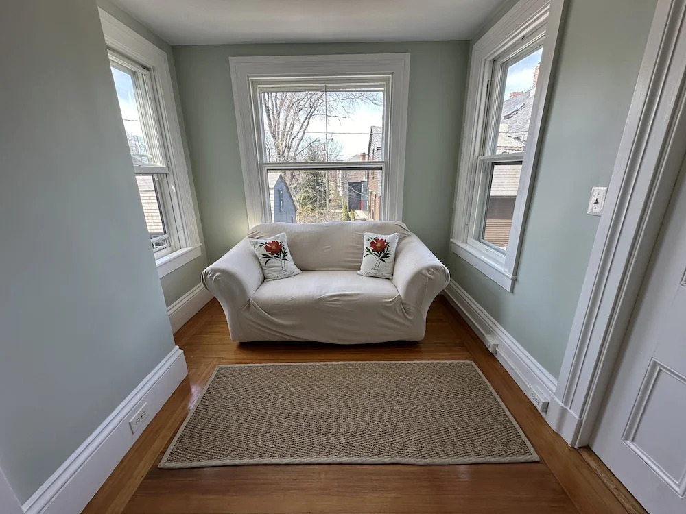 Very Cool 2 Bed/ 1 Bath Apartment Downtown Npt. - Unit 4 2 Bedroom Apts