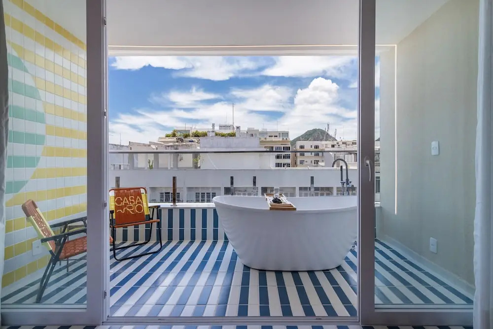 Sea View and Balcony With Bathtub Q11