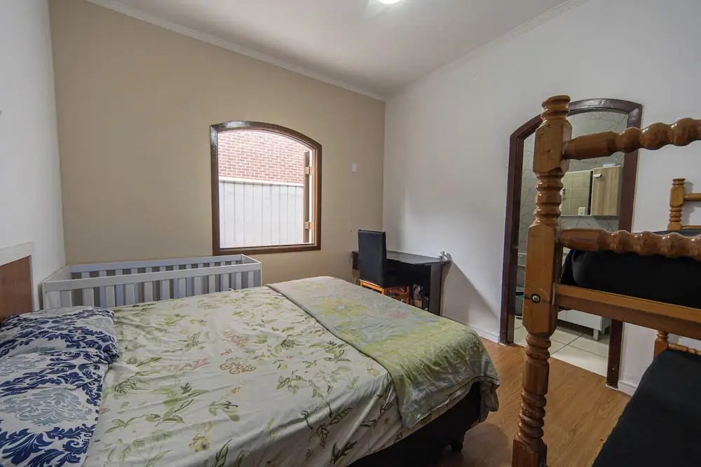 Casa com Piscina e Churrasqueira a 220 m da Praia