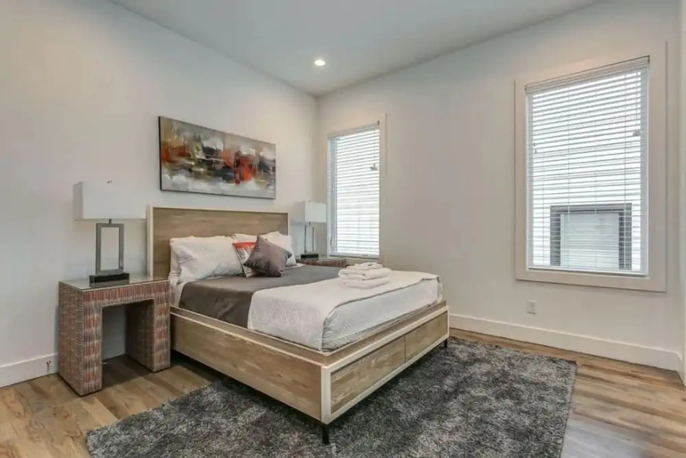 Spacious Tranquil Rooftop Pad on 8th by Music City Luxury Stays