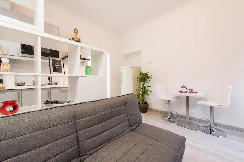 Guesthost - Porta Garibaldi White Flats