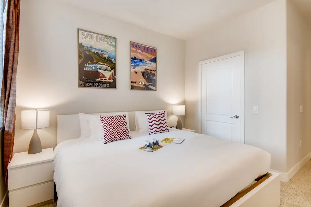 (70% off) - San Diego Top Location Work Or Fun 2BR/2.5 Bath - Pool, Gym, & Free Parking (FV10)