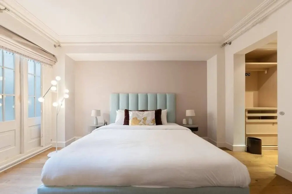 Spacious Designer 2 Bedroom Maisonette With Garden in Chelsea, London