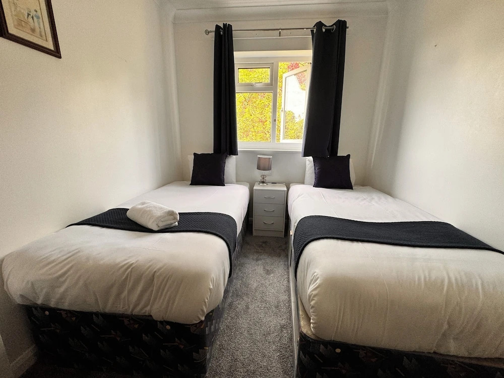 High Trees Guest House Gatwick