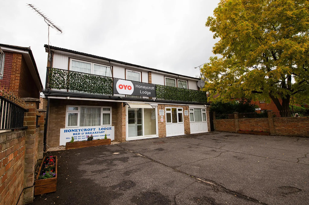 OYO Honeycroft Lodge, Uxbridge