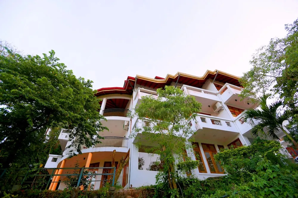 Hotel Mahaweli Spring