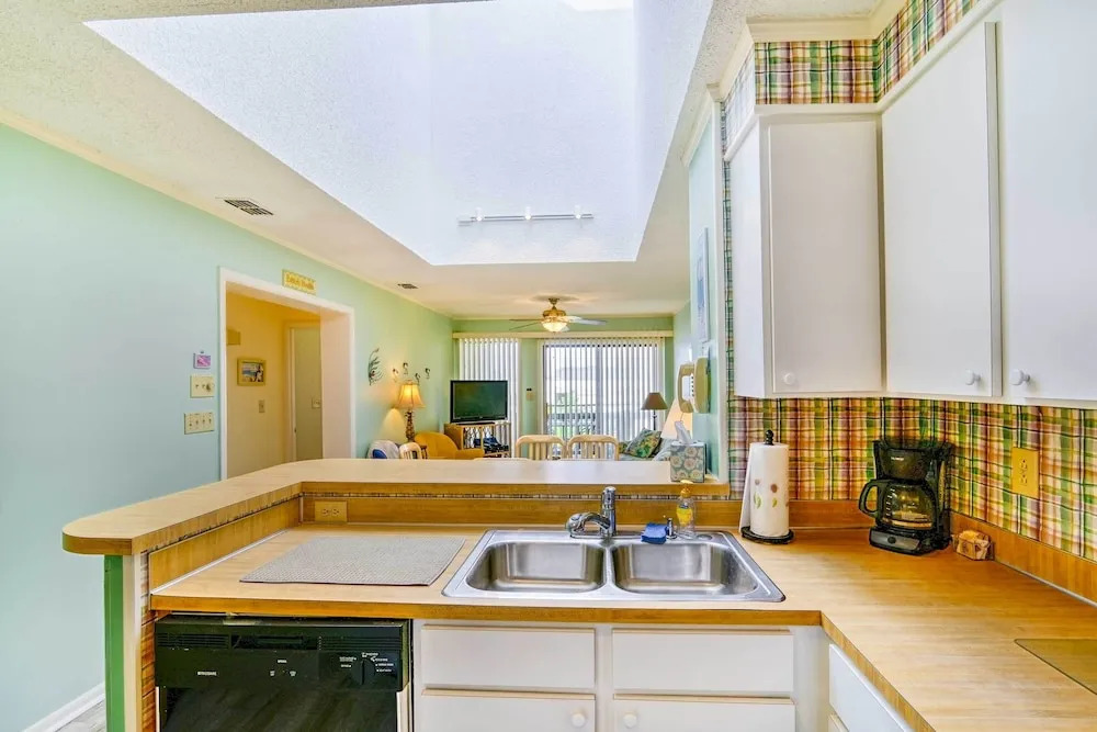 1 Mi to Apache Pier: Myrtle Beach Condo w/ Pool