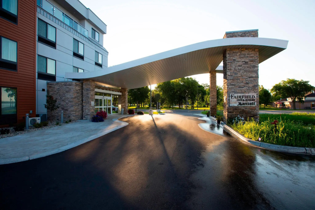 Lakes Inn
