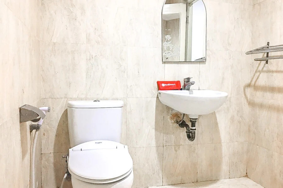 RedDoorz near Bukit Darmo Golf