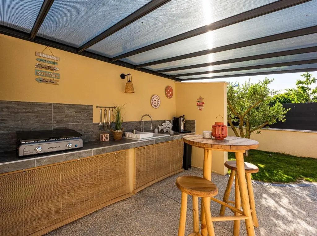 Sublime villa des Oliviers - Piscine chauffée, espace détente, Baby-foot, cuisine extérieure - proche dAgen