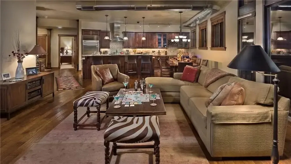 Ambassadors Penthouse 403 3 BedroomCondo By Moving Mountains