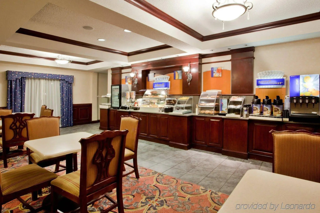 Holiday Inn Express & Suites Chesapeake by IHG