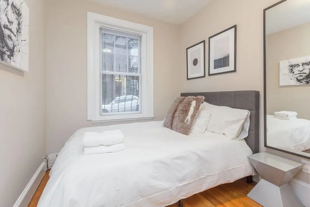 Modern 3 BR in Charles Street by Domio