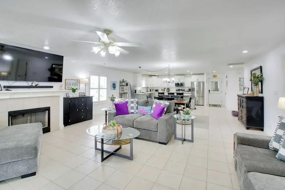 Lakefront Hot Springs Condo w/ Dock Access & Views