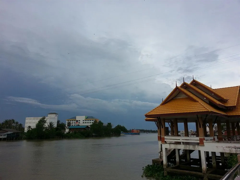 See View Riverside Hotel
