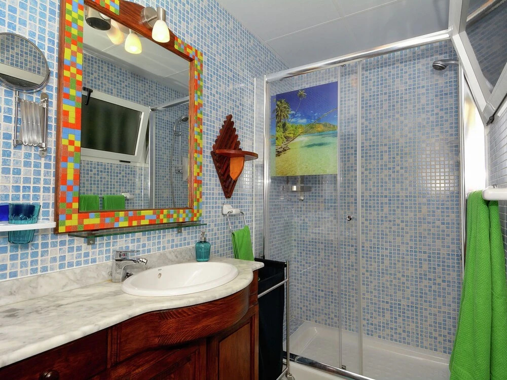Spacious & Attractive Studio with Communal Pool near Beach
