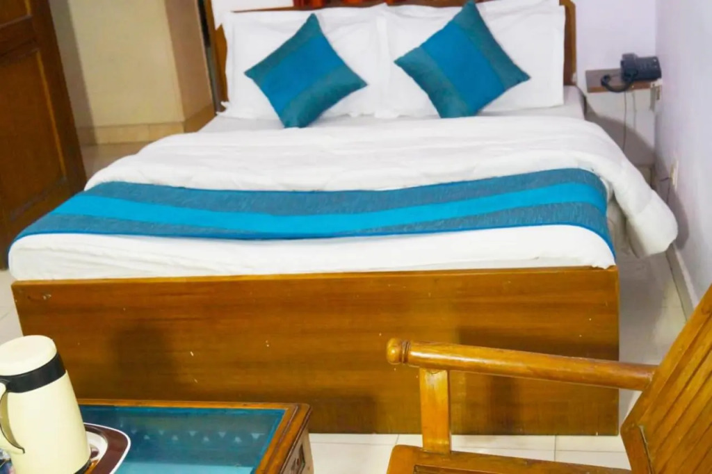 Hotel De Hocks Deluxe - New Delhi Railway Station