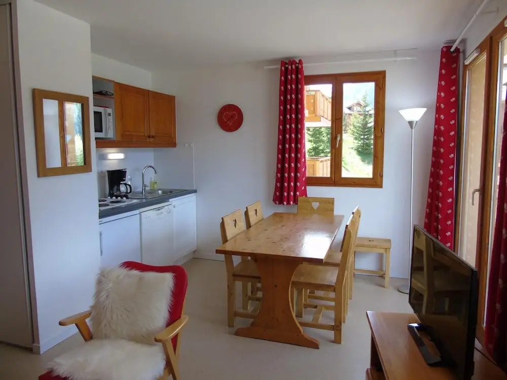 Lou Services Apartment G12 LSI 001