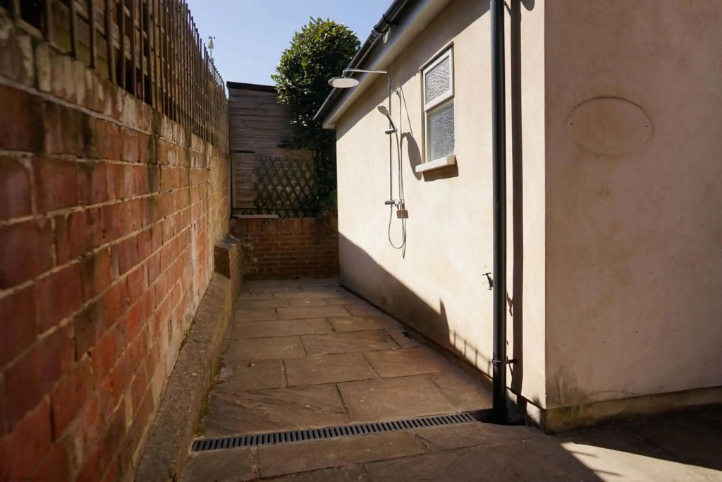 2 Elgin House