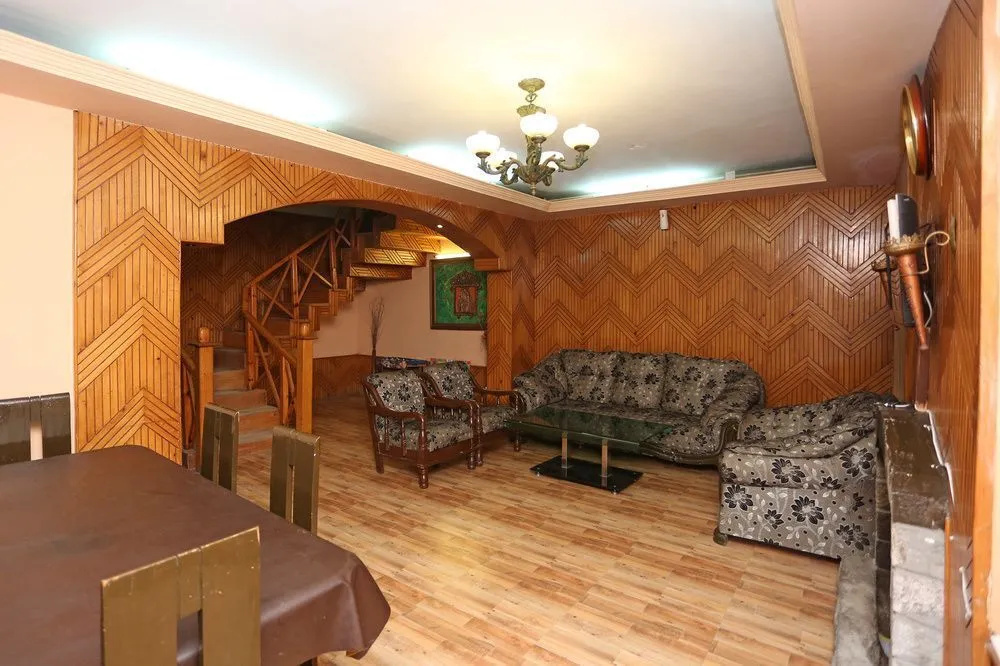 OYO 9392 Villa Riverine