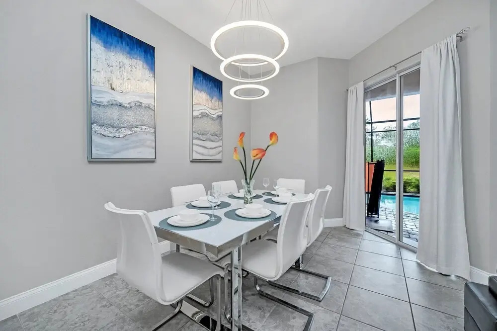 Vibrant Townhome w Private Pool, near Disney