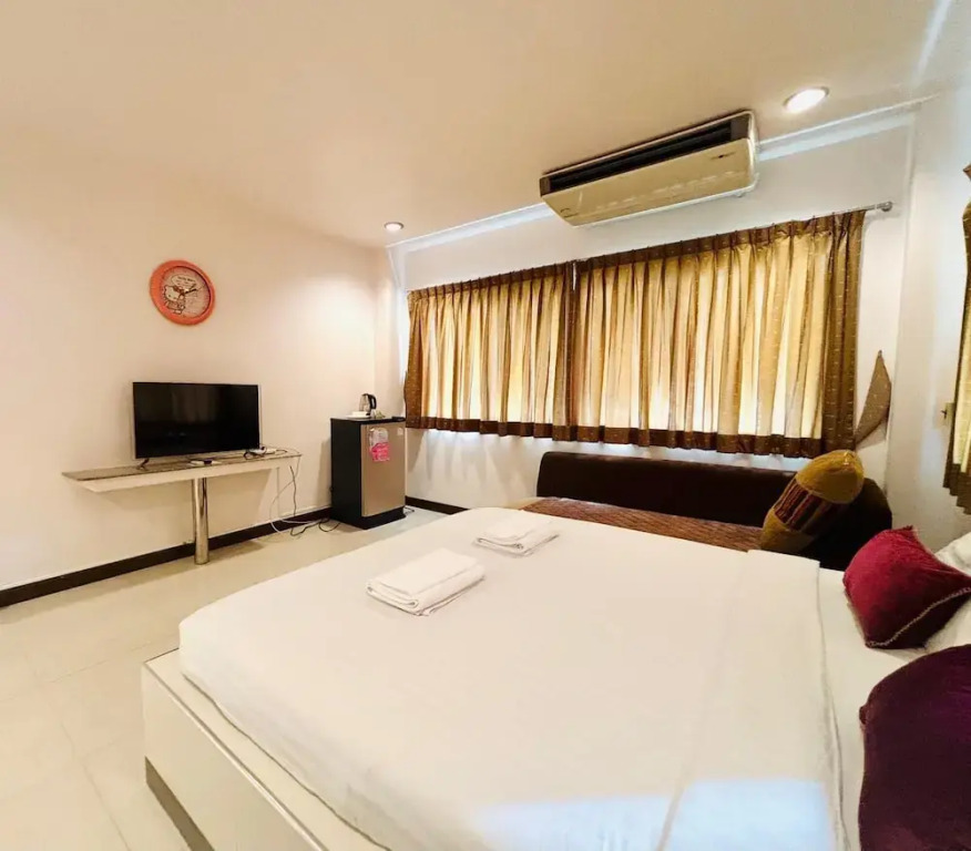 Ree- Riverside hotel