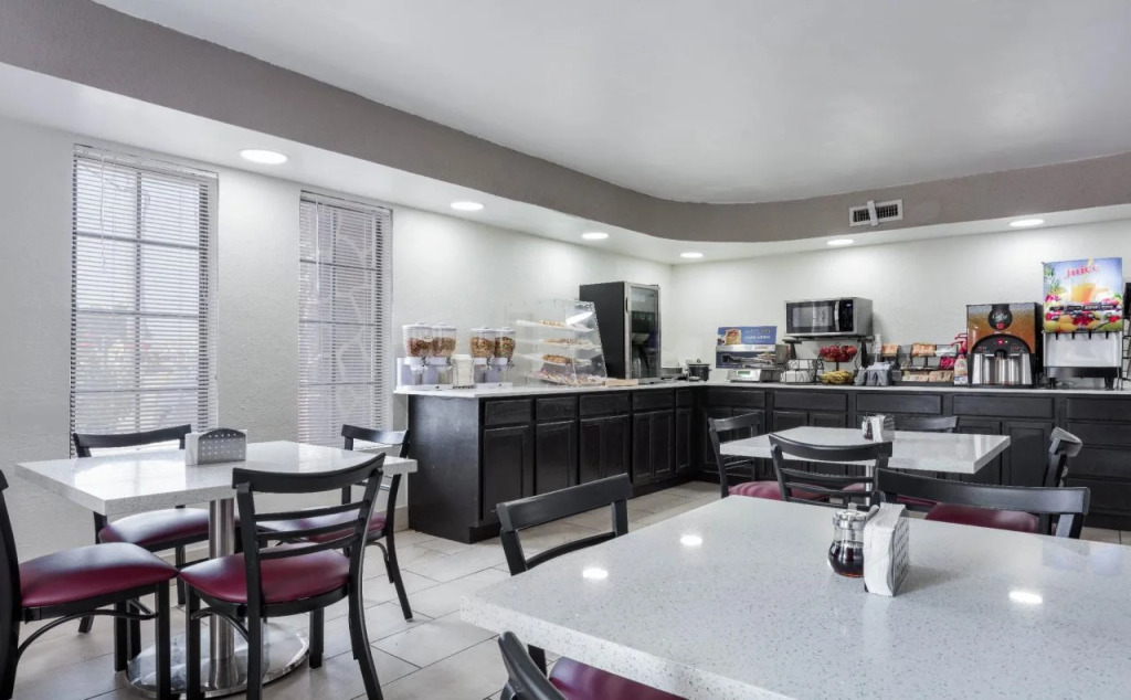 Отель Days Inn by Wyndham Forrest City I-40